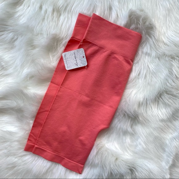 NWT FREE PEOPLE Intimately Size XS/S Seamless Biker Shorts Coral Peach - Picture 3 of 9